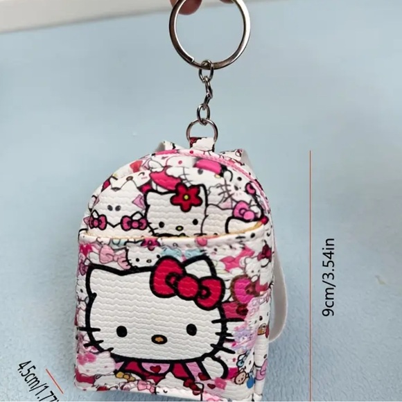 Cinnamon roll mini keychain backpack - Picture 3 of 3